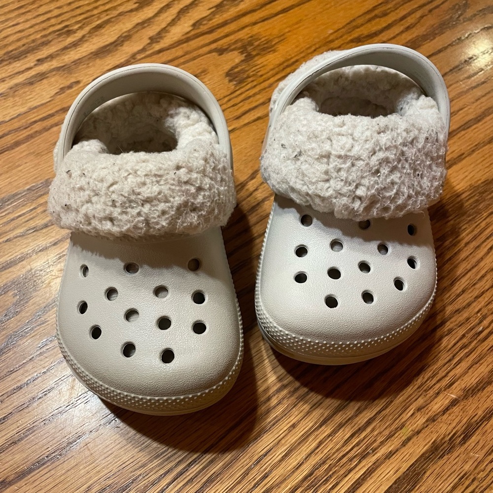 Little Kids Cozy Lined CROCS in Cream Size 5
